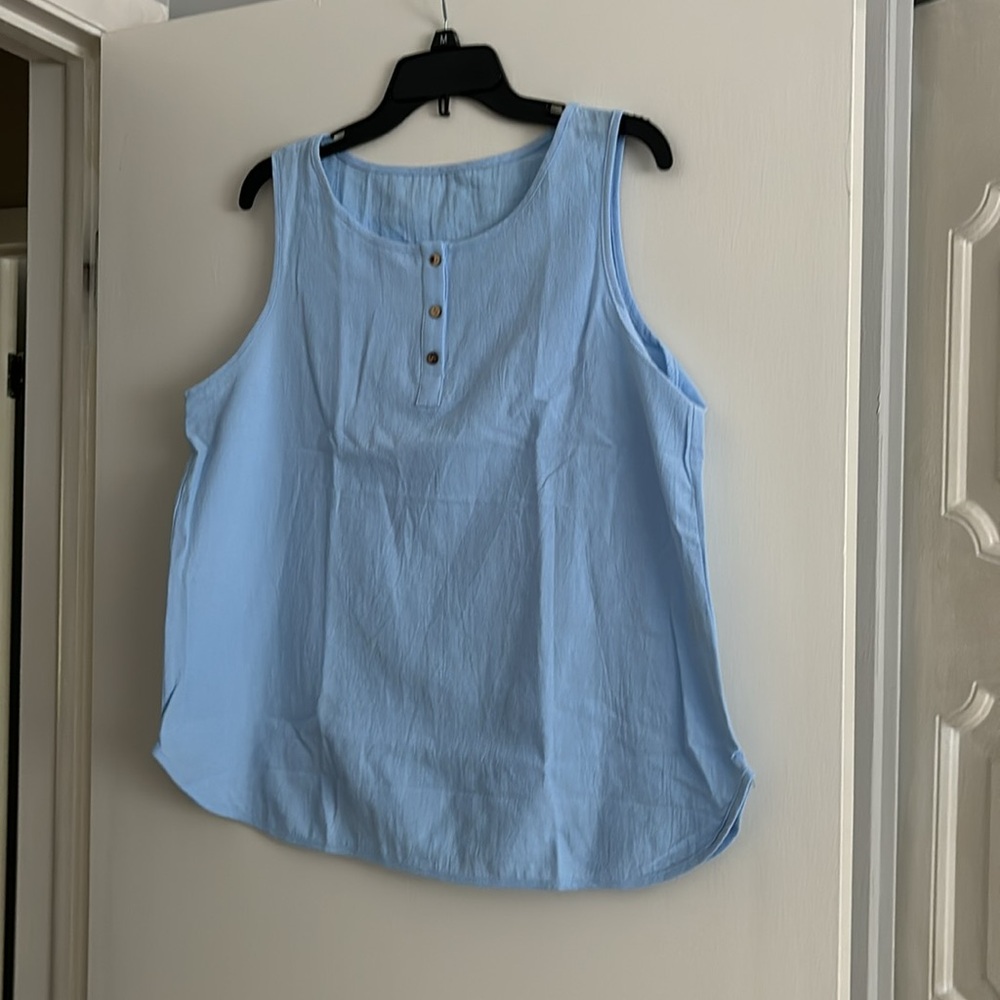 Women’s Top - Picture 3 of 3
